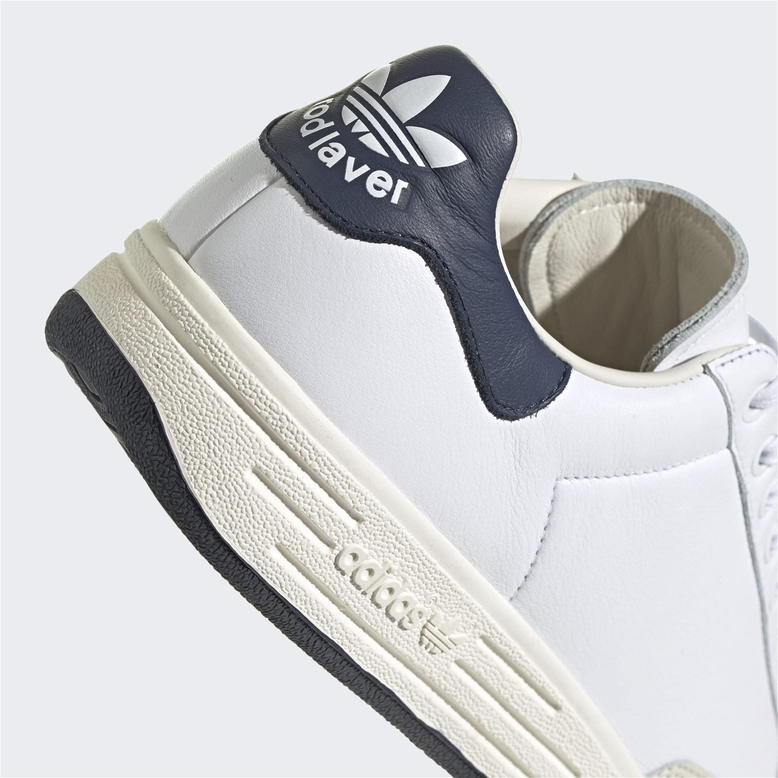 adidas Originals Unisex Rod Laver Shoes - White / Navy - ViaductClothing - -