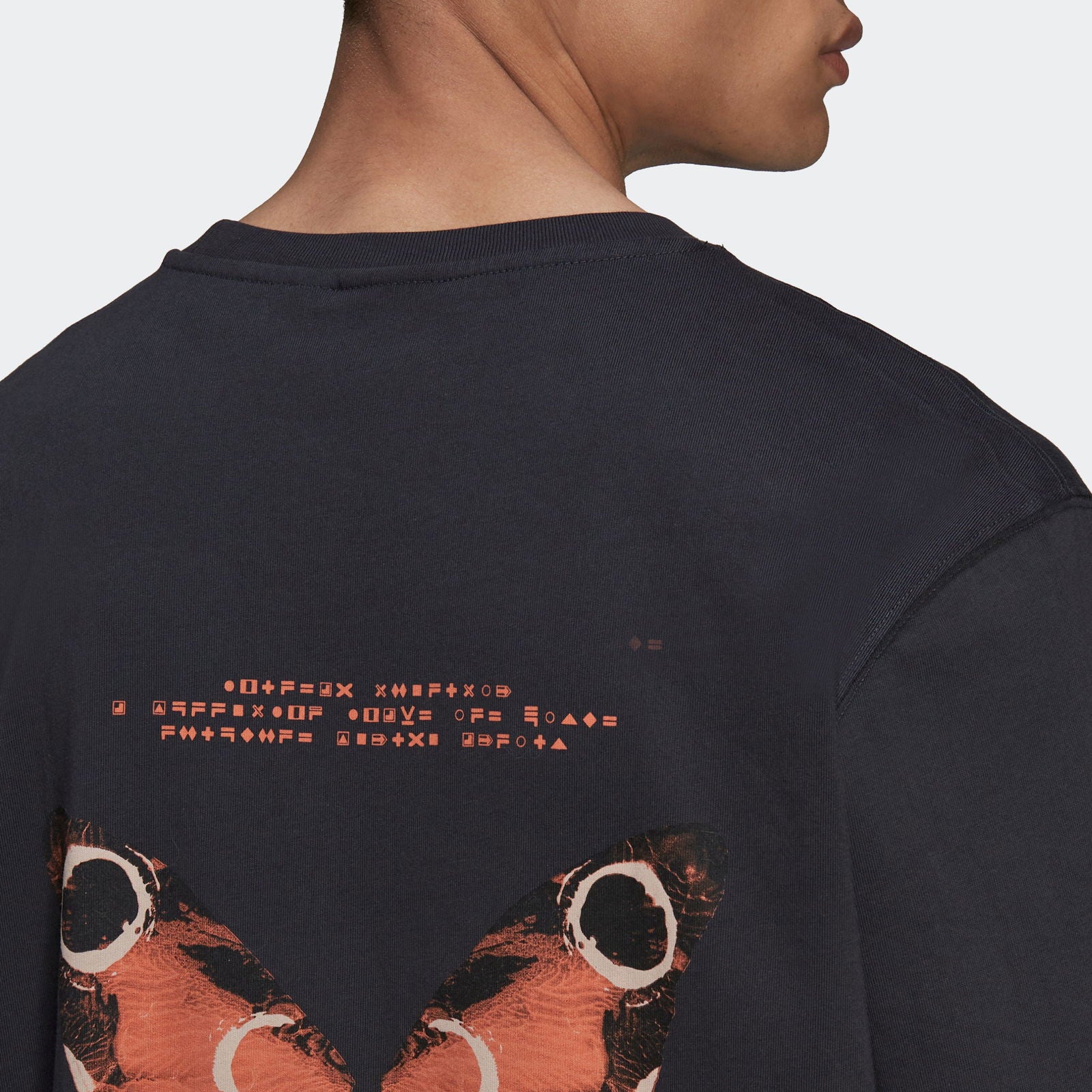 adidas Originals Adventure C-Butterfly Pocket Tee - Black - ViaductClothing - -