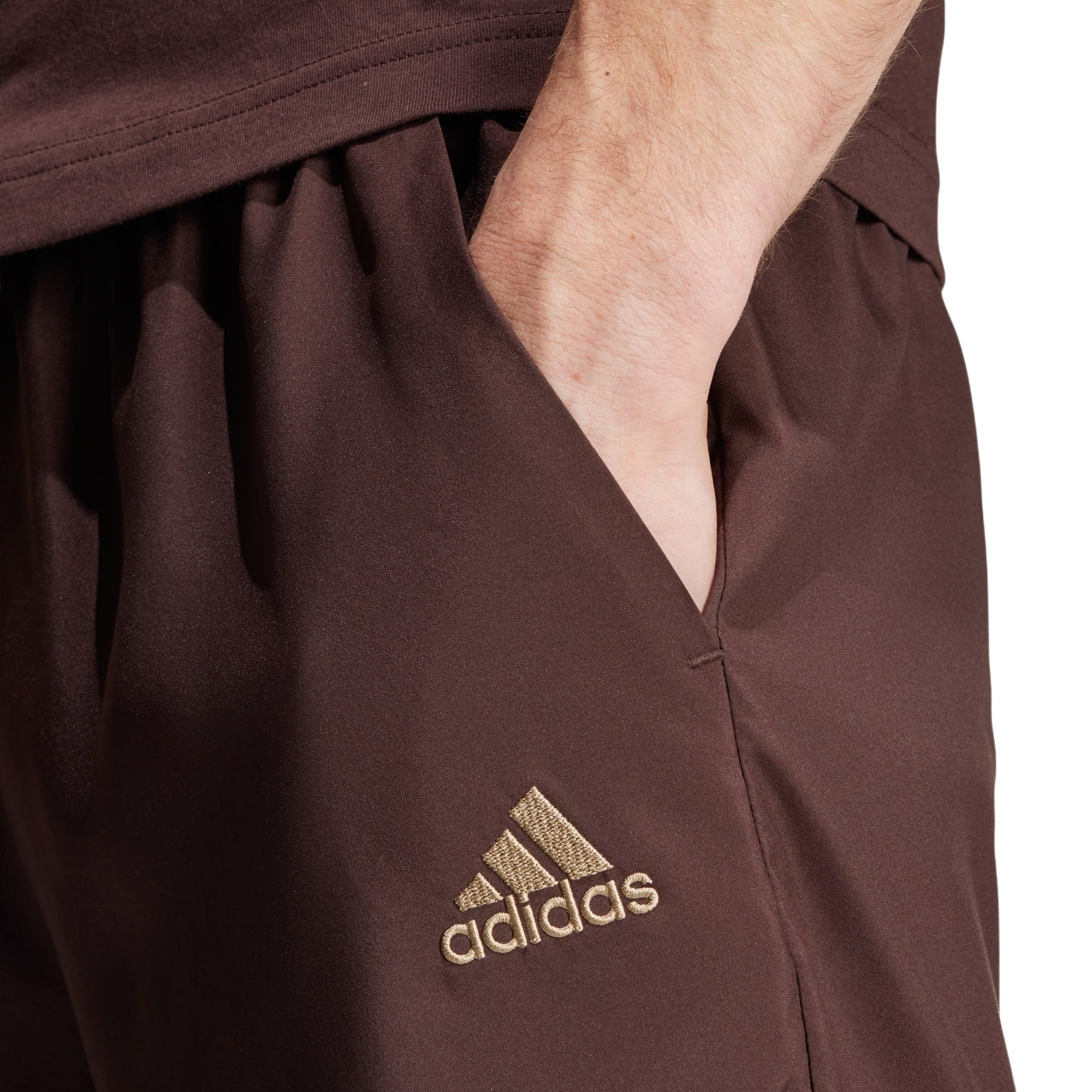 adidas Originals Men's AEROREADY Essentials Chelsea Small Logo Shorts - Shadow Brown