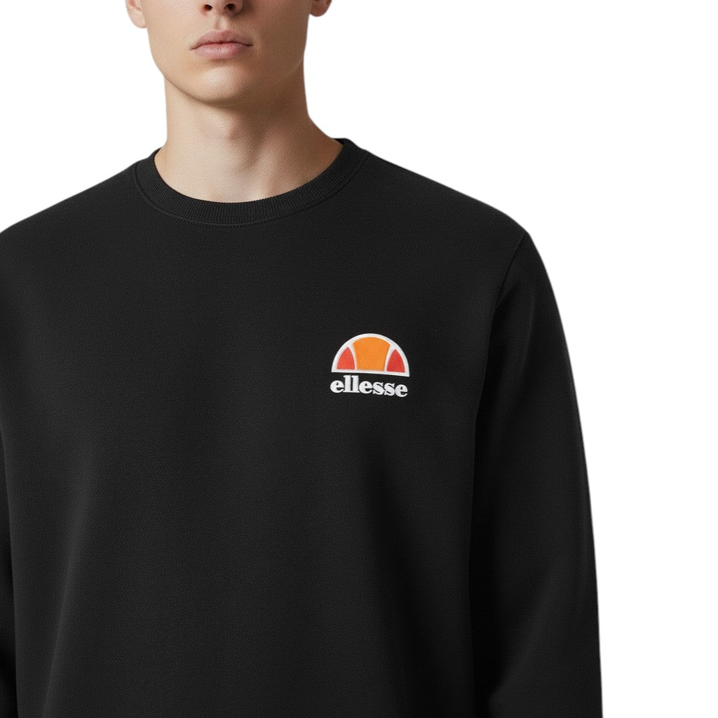 Close-up of the left chest, focusing on the crisp ellesse plastisol stacked logo print.