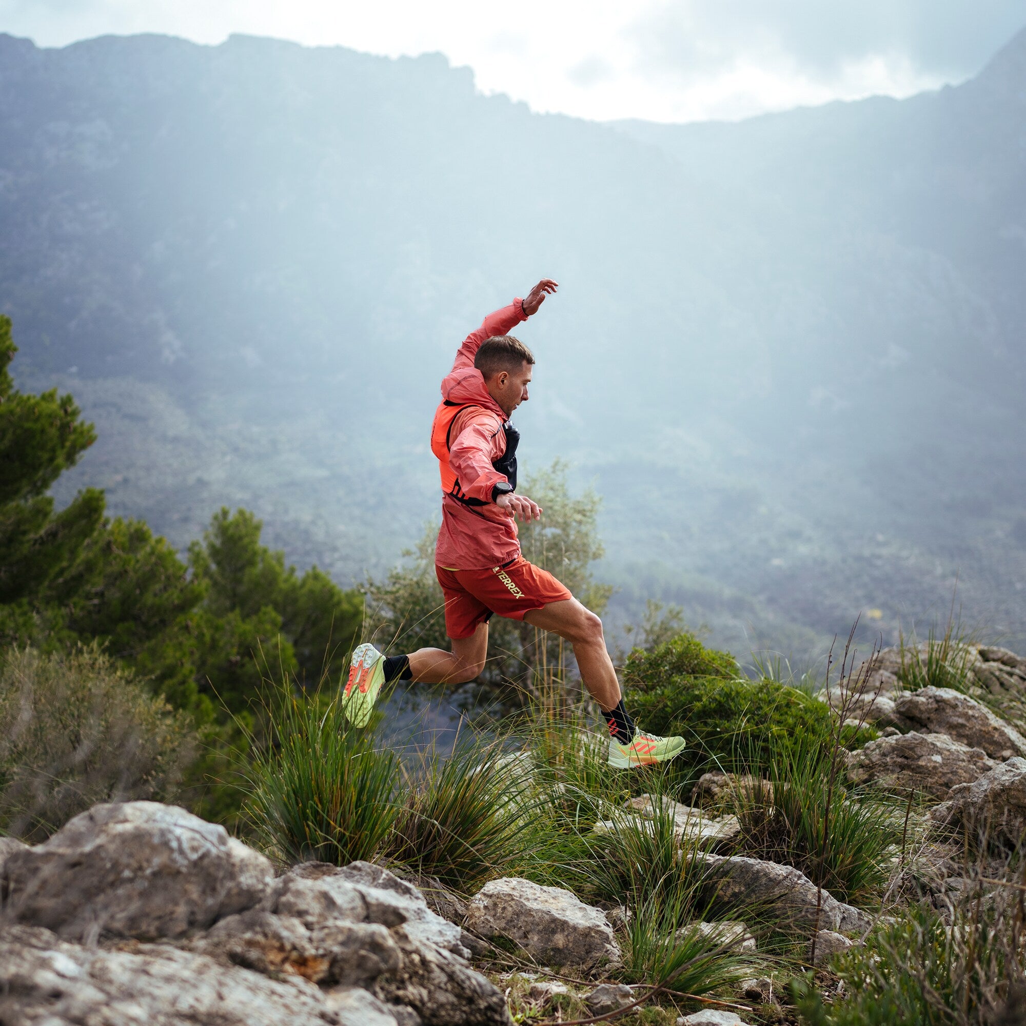 adidas Terrex Agravic Windweave Trail Windbreaker - Red